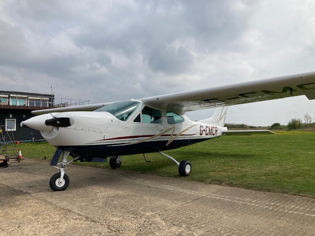Flying lesson with a Retractable Undercarriage
